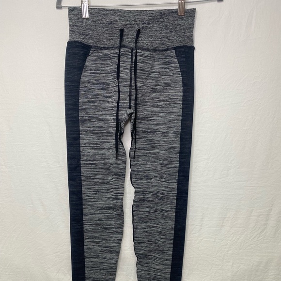 PINK Victoria's Secret Pants - NWOT) Leggings Pink Size M,Black/Grey color